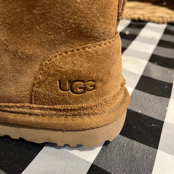 UGG Classic Tan Suede Boots - Picture 8 of 14